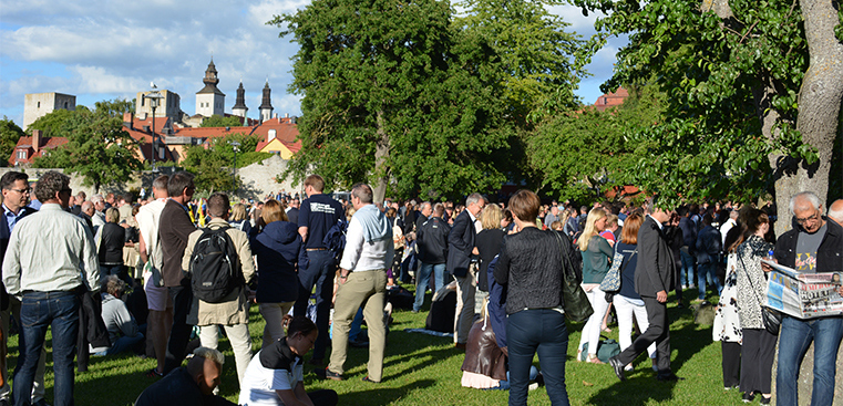 Samling inför politikertal i Almedalen